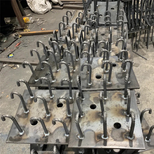 图纸中如何确定厦门预埋件的位置？